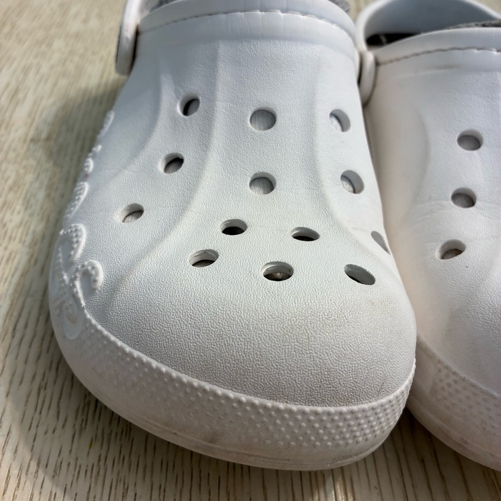 Crocs Classic Baya Fur Lined Clogs Shoes (White/Grey) - Picture 3 of 14